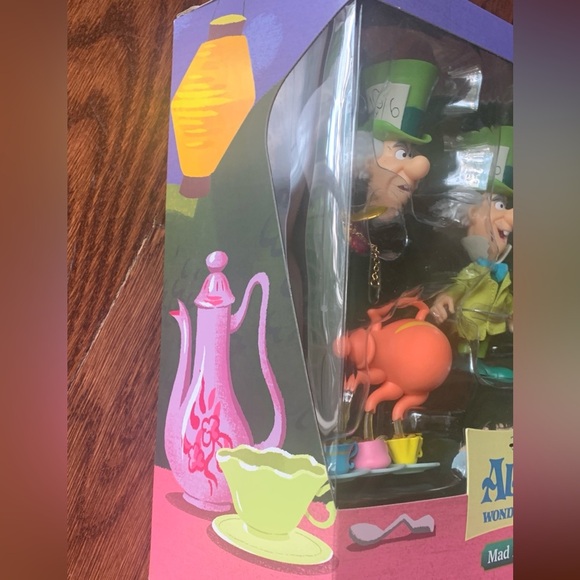 Super7 Disney Alice in Wonderland Mad Hatter Toy Set - Green and Yellow NIB - Picture 3 of 5